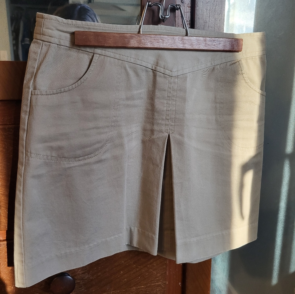 Khaki skirt. Banana Republic. Size 0.